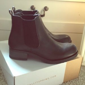 NWT CALL IT SPRING DIRAWET ANKLE BOOTIES S9